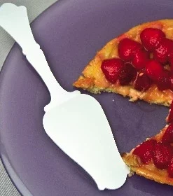 Sabre SERVING OLD FASHIONED TART SERVER | WHITE