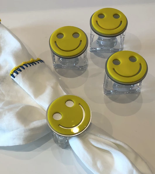 EYE CANDY THE TABLE SMILEY ACRYLIC NAPKIN RING SET 4 | VARIOUS