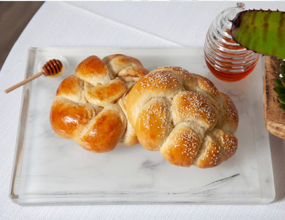 Apeloig Collection SOLID ACRYLIC CHALLAH BOARD & KNIFE | VARIOUS